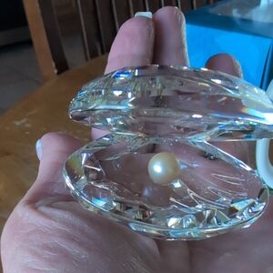 Swarovski Crystal Clam Shell with Pearl Accent - Clear